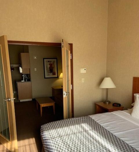 Clarion Pointe Hotel Rimbey ภายนอก รูปภาพ
