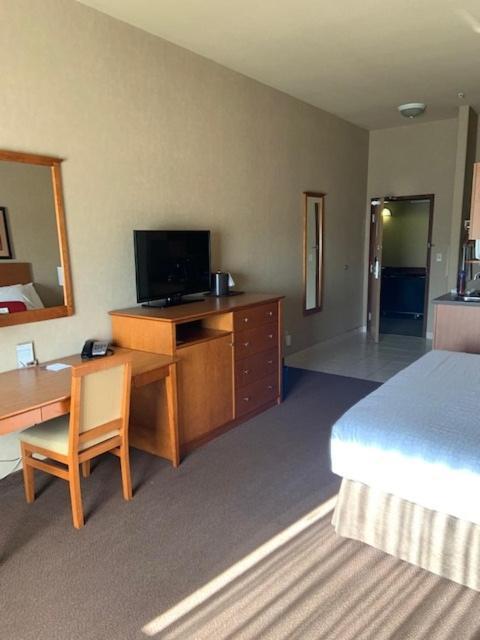 Clarion Pointe Hotel Rimbey ภายนอก รูปภาพ
