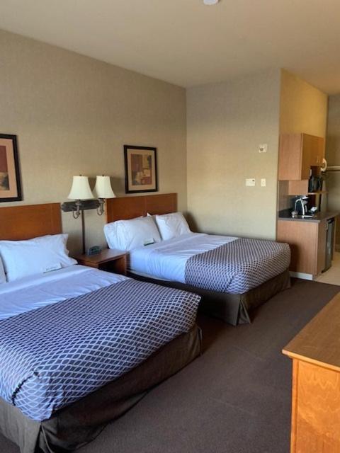 Clarion Pointe Hotel Rimbey ภายนอก รูปภาพ