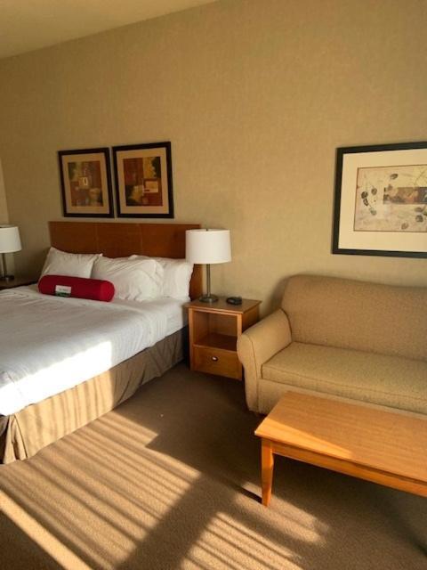 Clarion Pointe Hotel Rimbey ภายนอก รูปภาพ
