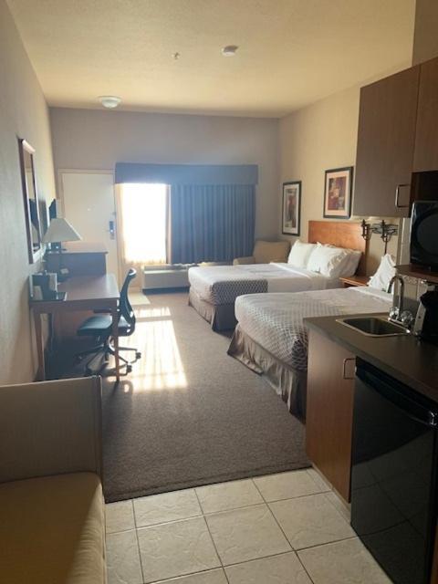 Clarion Pointe Hotel Rimbey ภายนอก รูปภาพ