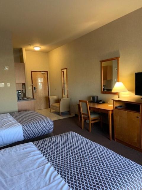 Clarion Pointe Hotel Rimbey ภายนอก รูปภาพ