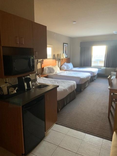 Clarion Pointe Hotel Rimbey ภายนอก รูปภาพ
