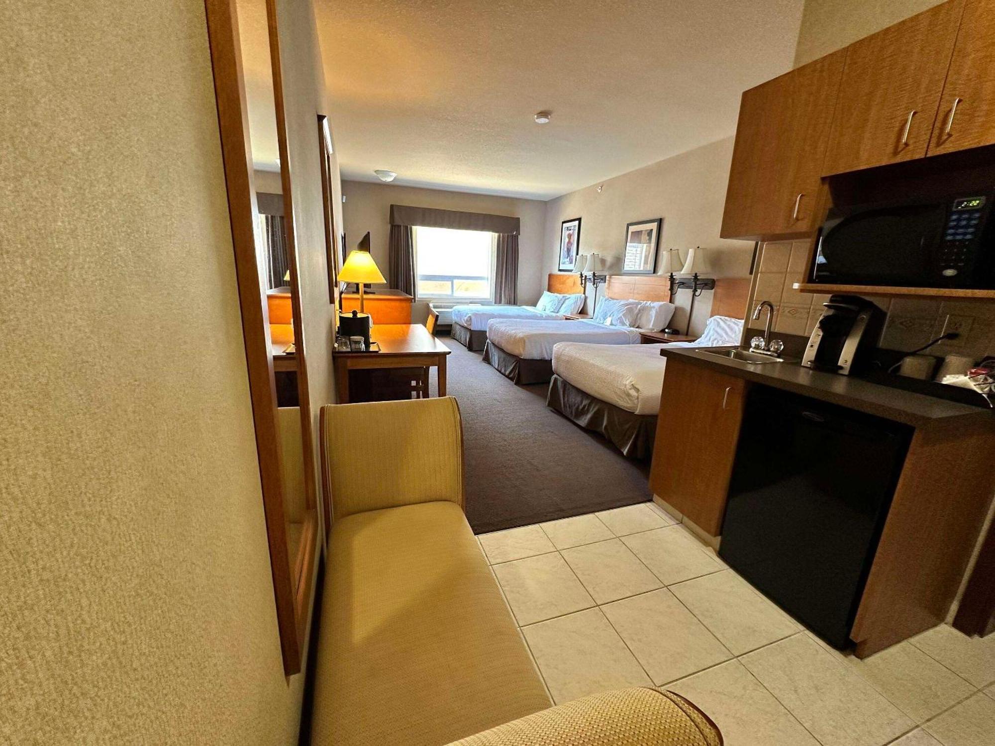 Clarion Pointe Hotel Rimbey ภายนอก รูปภาพ