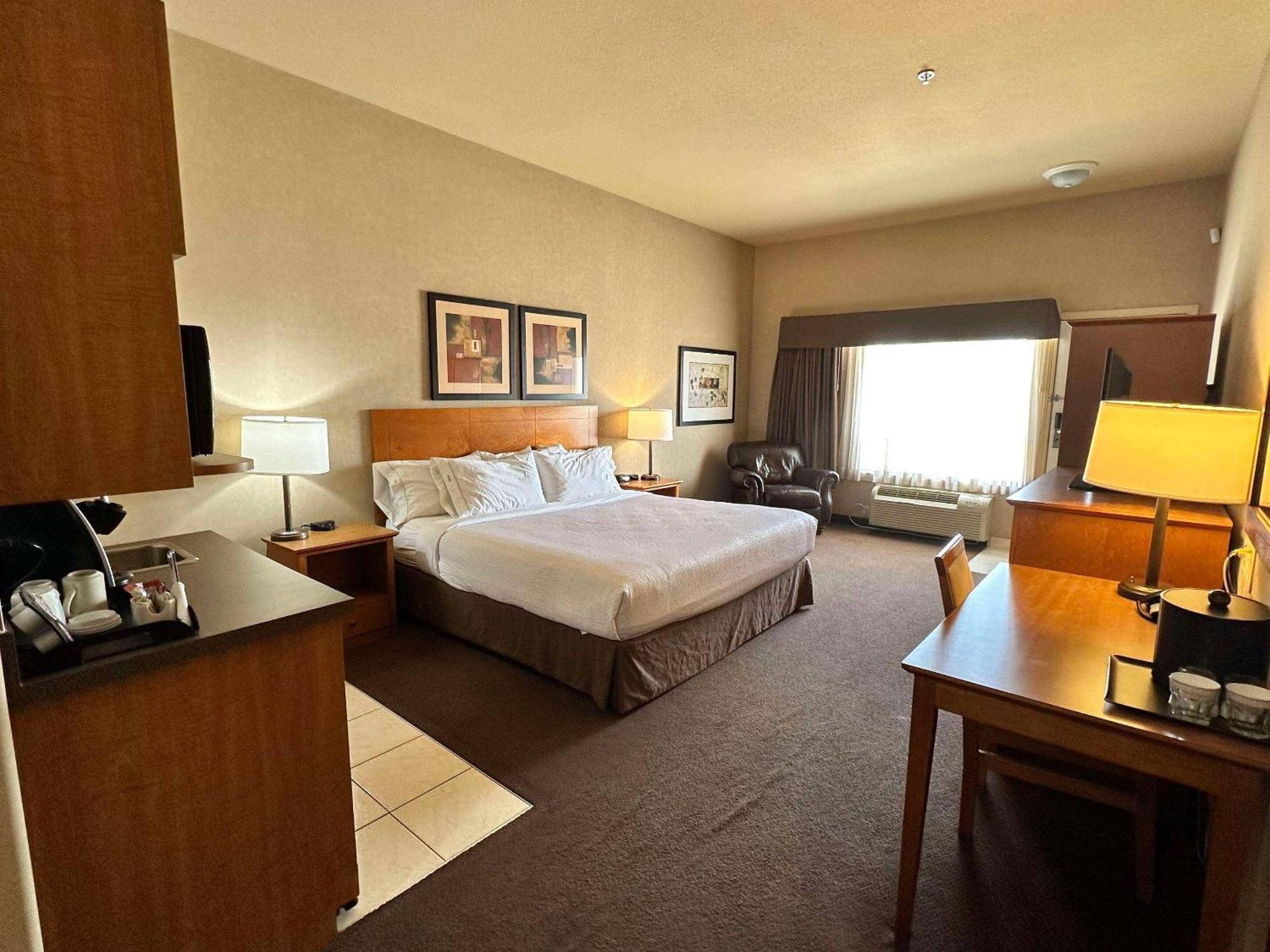 Clarion Pointe Hotel Rimbey ภายนอก รูปภาพ