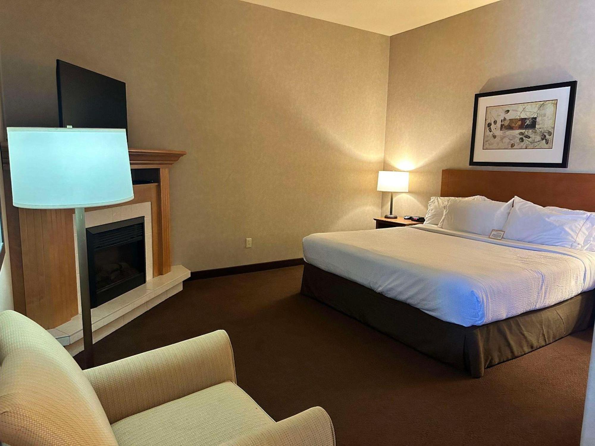Clarion Pointe Hotel Rimbey ภายนอก รูปภาพ