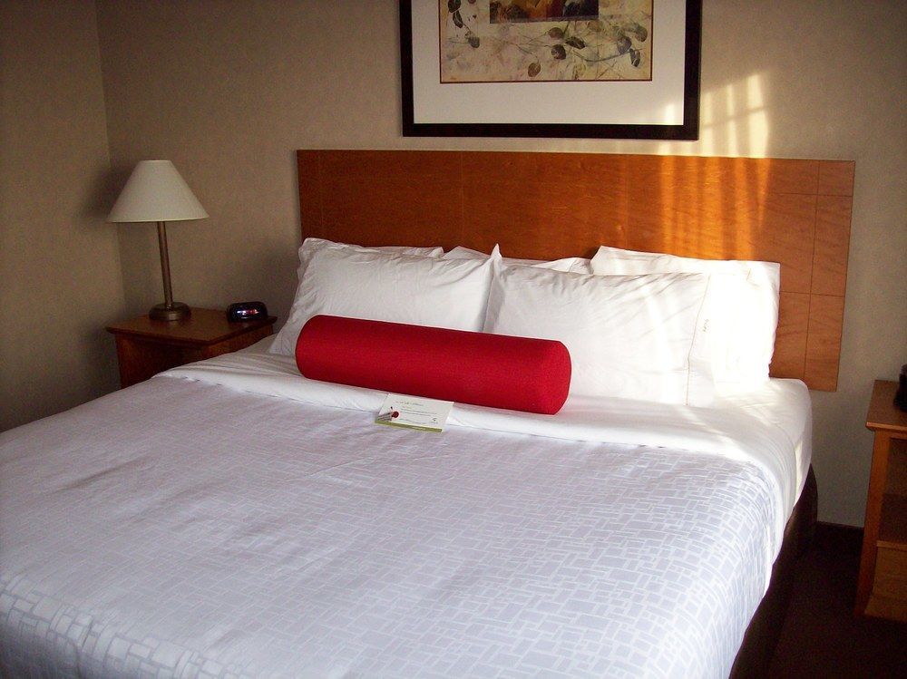 Clarion Pointe Hotel Rimbey ภายนอก รูปภาพ