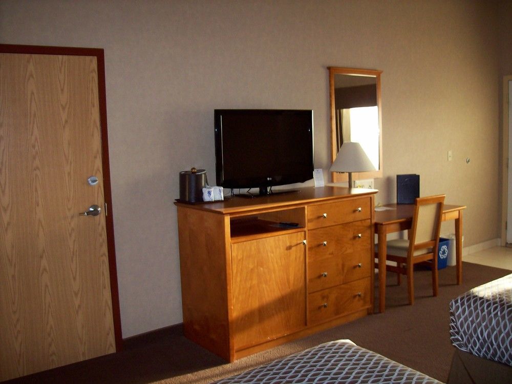 Clarion Pointe Hotel Rimbey ภายนอก รูปภาพ
