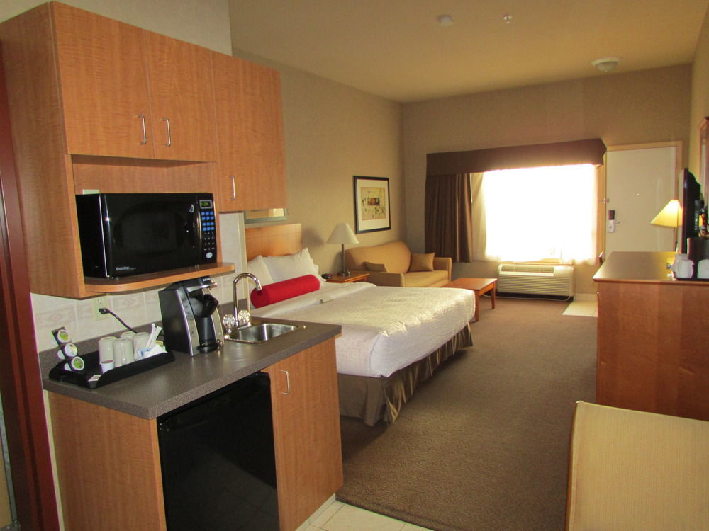 Clarion Pointe Hotel Rimbey ภายนอก รูปภาพ