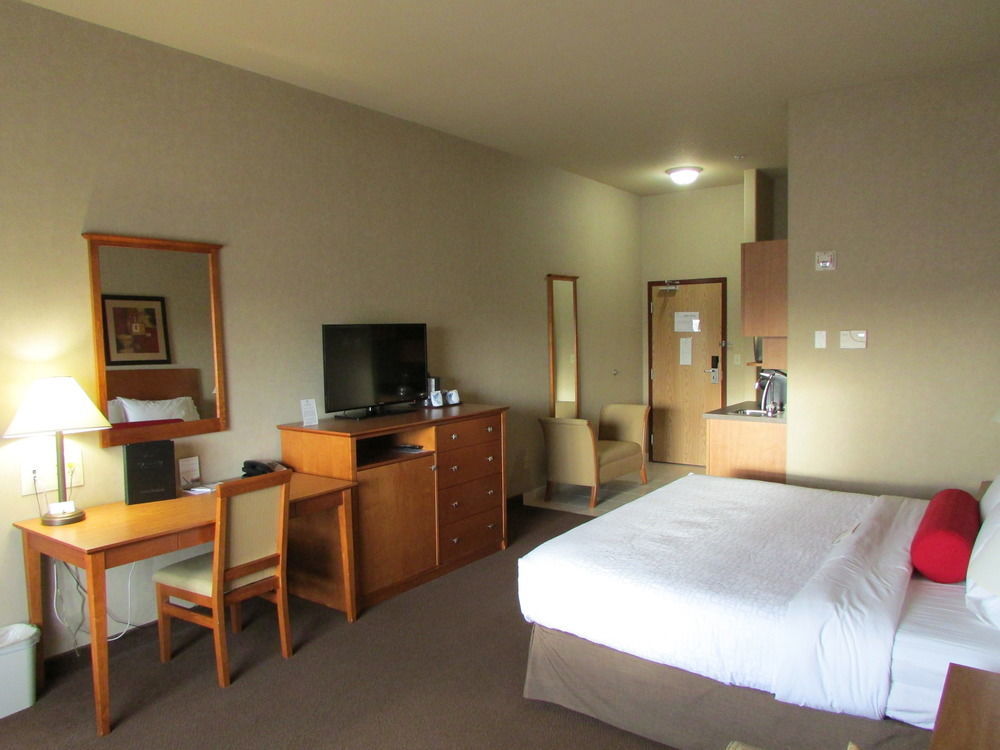 Clarion Pointe Hotel Rimbey ภายนอก รูปภาพ