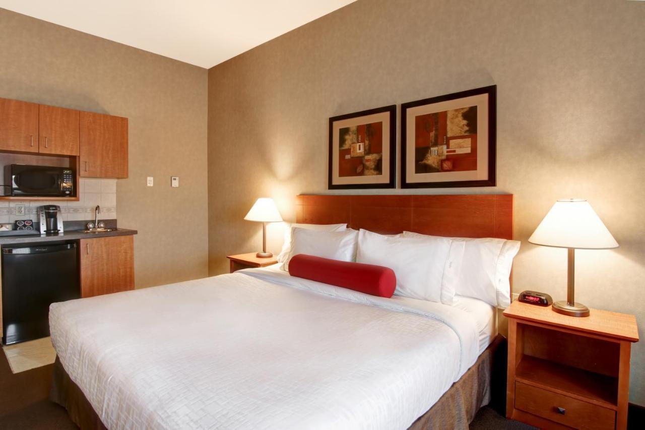 Clarion Pointe Hotel Rimbey ภายนอก รูปภาพ