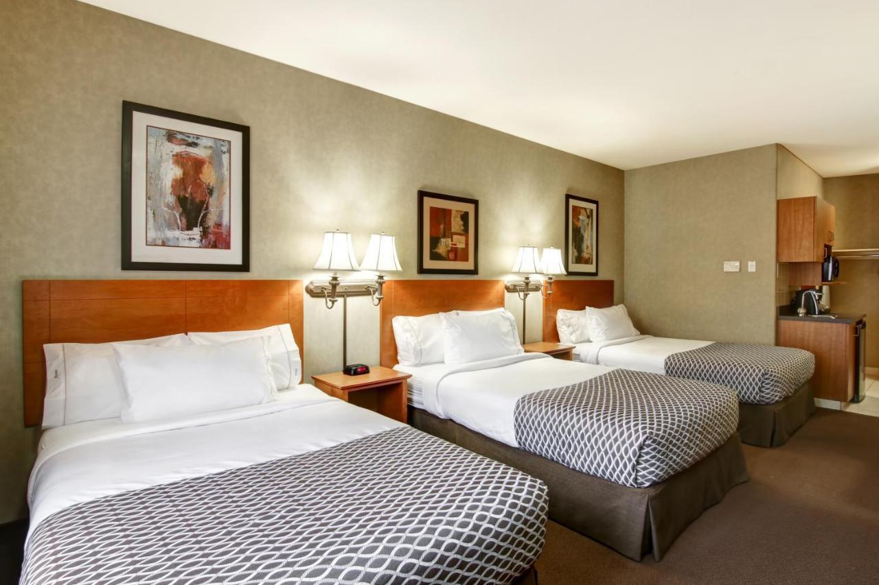 Clarion Pointe Hotel Rimbey ภายนอก รูปภาพ