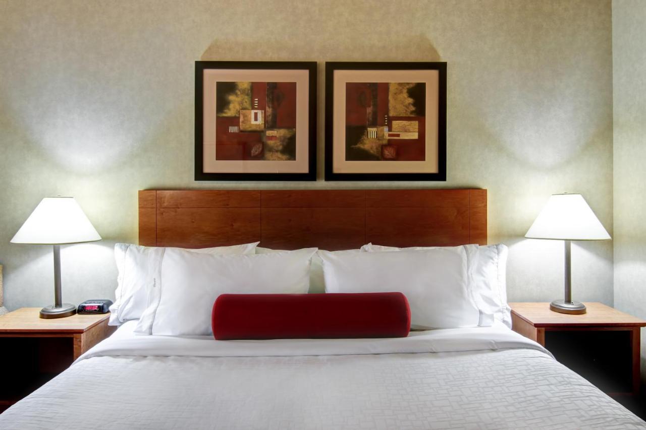 Clarion Pointe Hotel Rimbey ภายนอก รูปภาพ