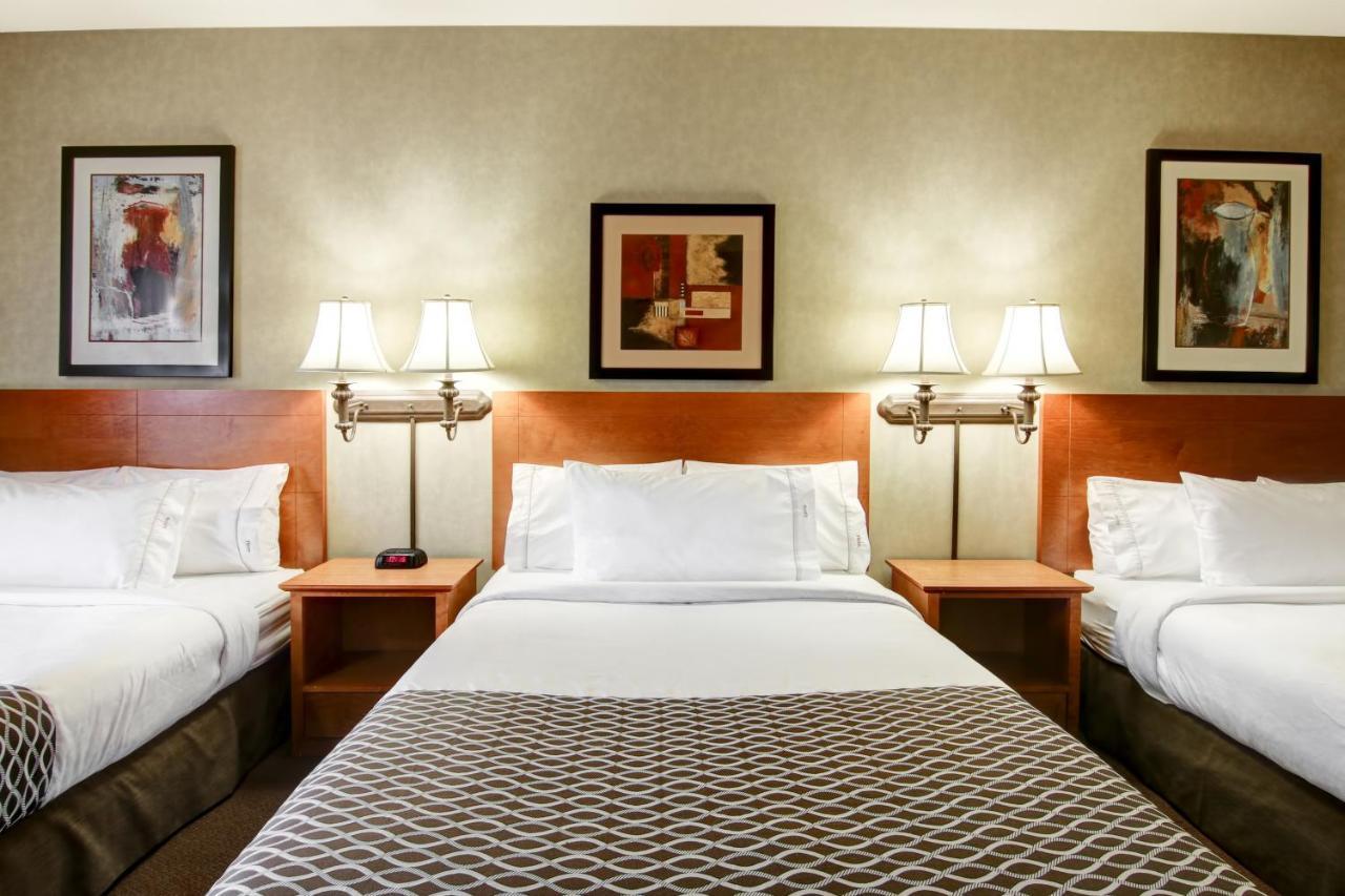 Clarion Pointe Hotel Rimbey ภายนอก รูปภาพ