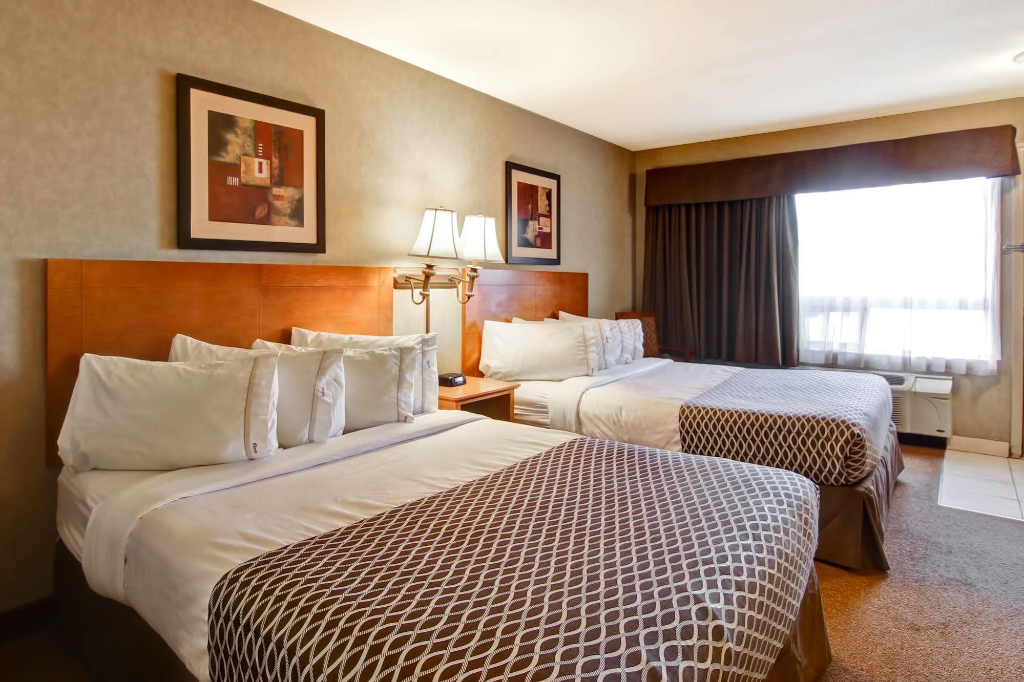 Clarion Pointe Hotel Rimbey ภายนอก รูปภาพ