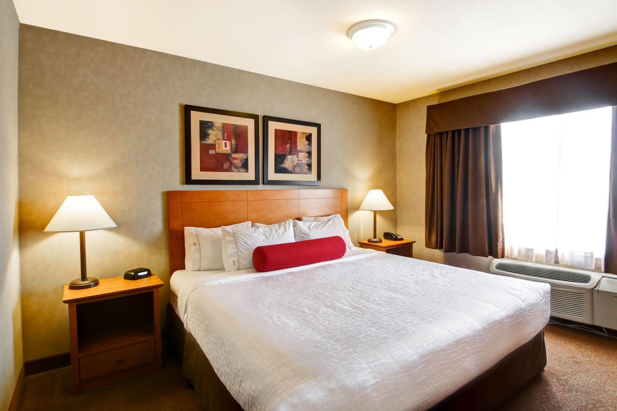 Clarion Pointe Hotel Rimbey ภายนอก รูปภาพ